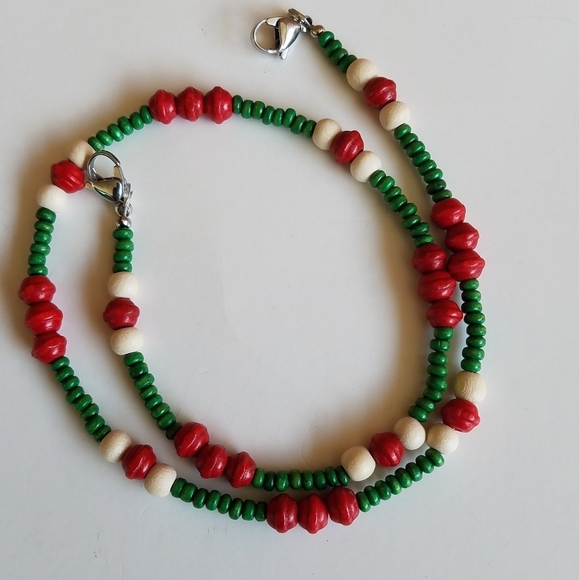 Hand Crafted Beaded Face Mask Chain Holder/Lanyard Red, White Green Wood Beads - Picture 1 of 5